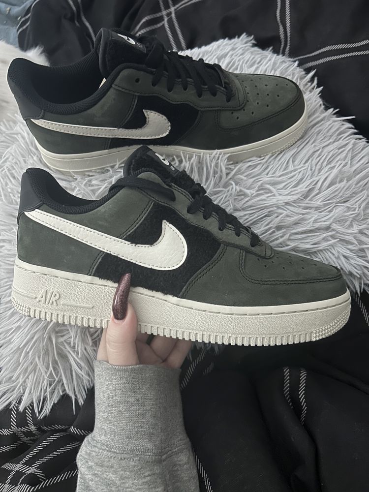 Nike Air Force 1 rozm. 39 nowe czarne z futerkiem przy logo