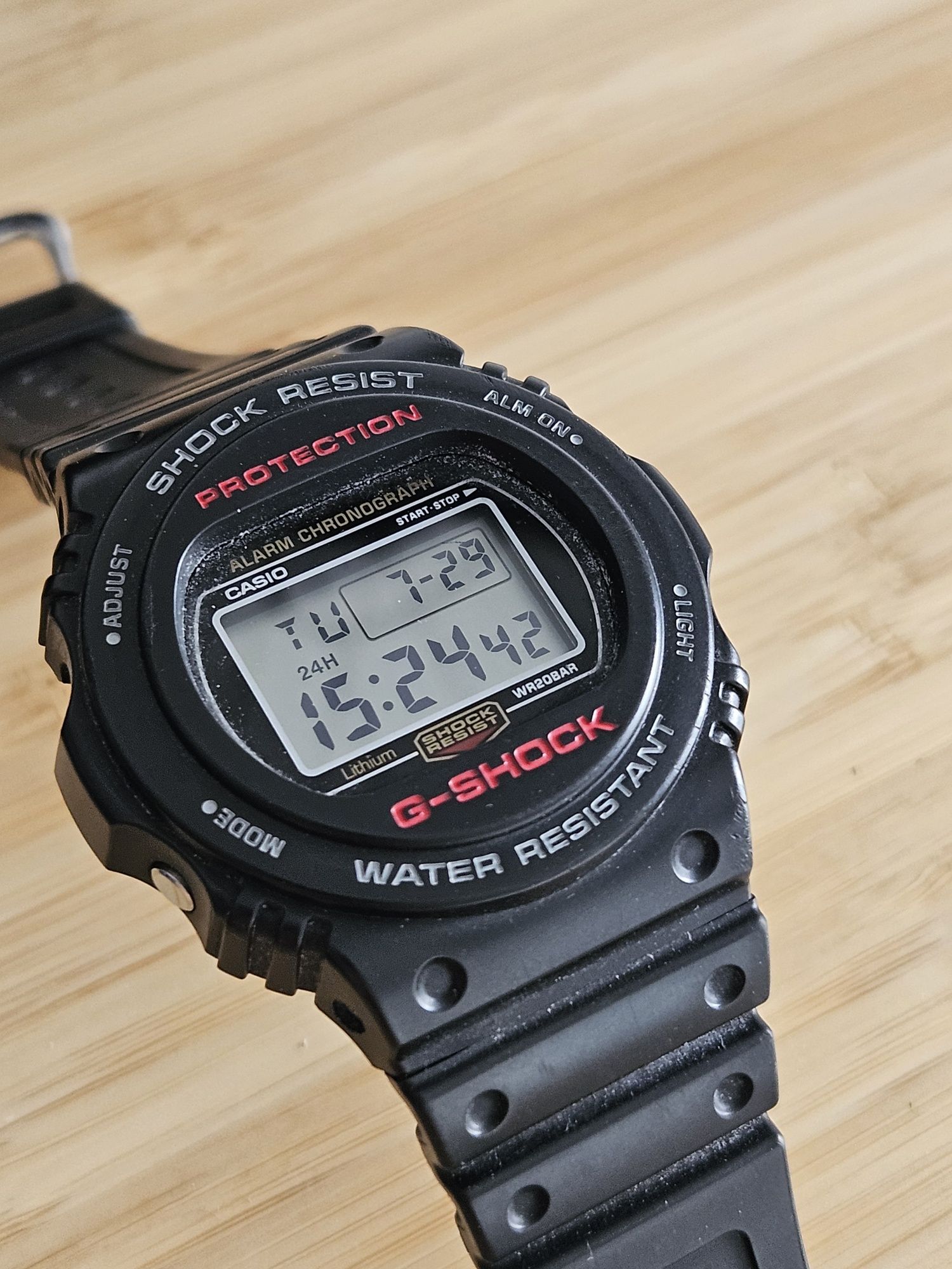 Zegarek Casio G-SHOCK DW-5750E-1ER