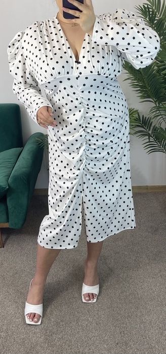 Sukienka plus size w kropeczki