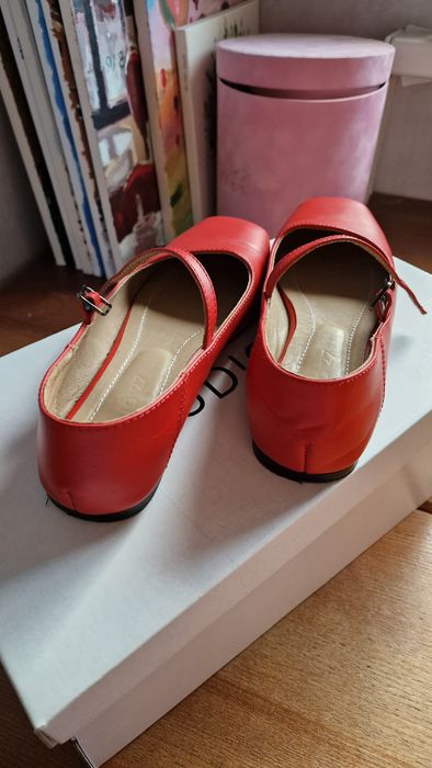 Жіночі балетки червоні