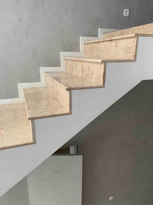 Лестница, лестница из мрамора, гранита, лестница на заказ