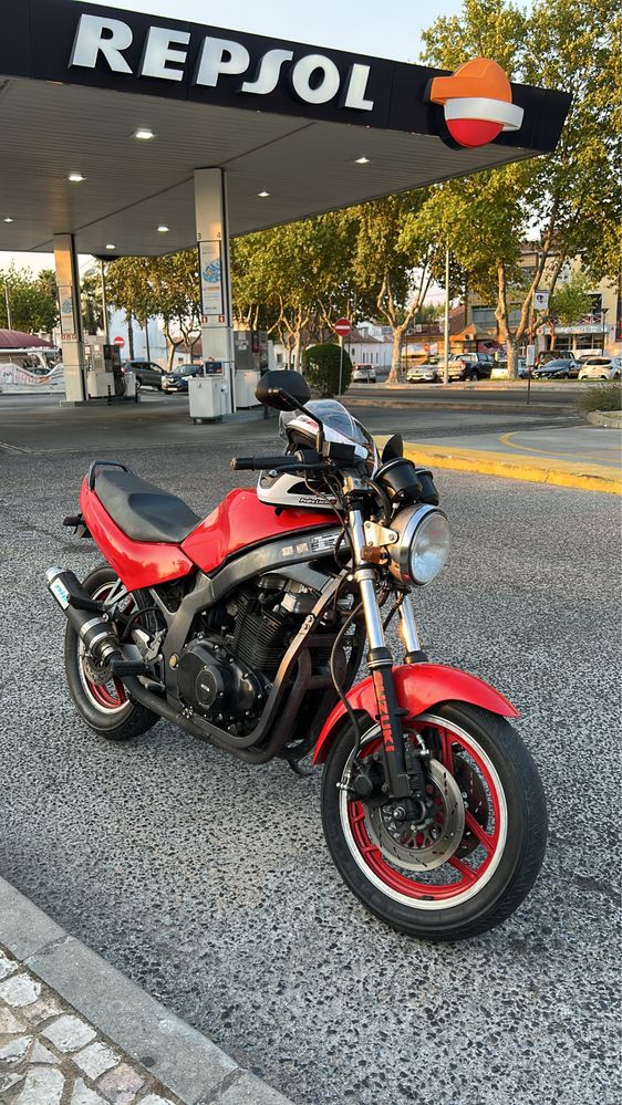 Suzuki GS500 bem estimada