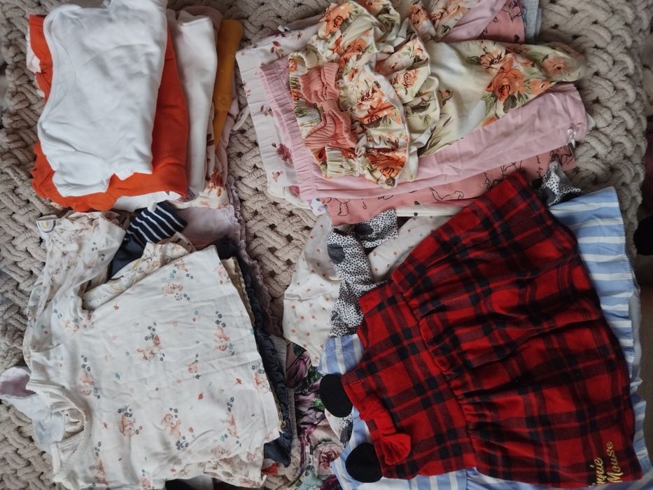 Віддам одяг на дівчинку пакетом на окремий вік від 0до 18м