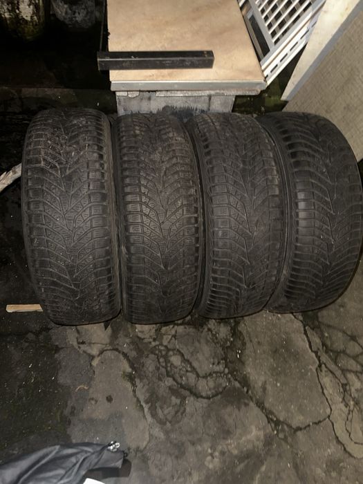 Komplet opon zimowych 235/60R18