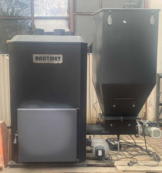 Piec z nadmuchem / nadmuchowy + PODAJNIK  BARTMET 35 Kw używany OKAZJA
