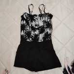 Macacão preto e floral