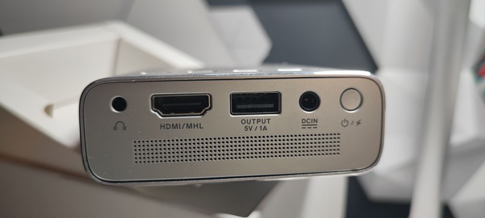 Projektor Asus ZenBeam E1