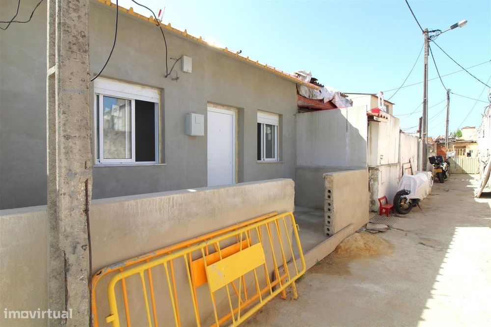 LARANJEIRO (RATO) - Moradia Térrea T2 com Quintal