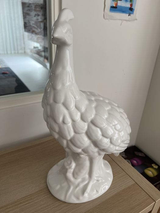 Peça decorativa: galinha de cerâmica
