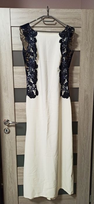 Kremowa sukienka ze skrzydłami motyla