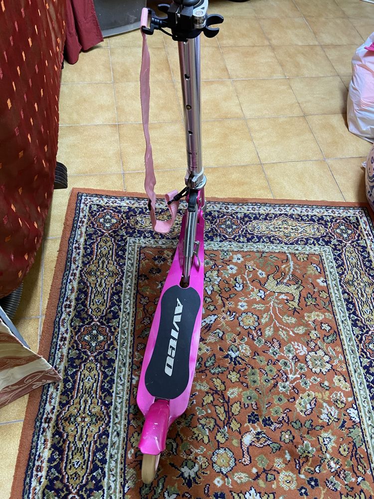 Trotinete Avigo cor de rosa