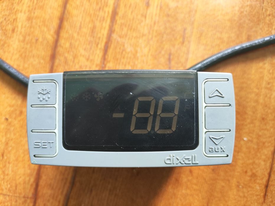 Dixell XR02CX термостат б/у