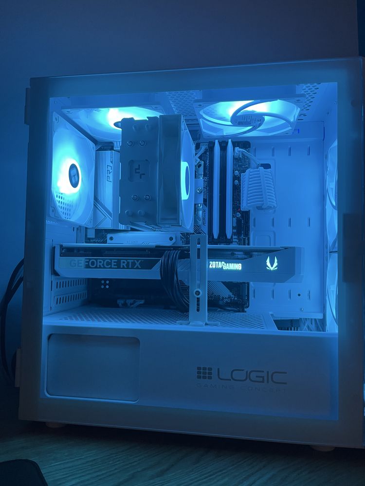 Biały Komputer Gamingowy Ryzen 7 7700 | RTX 5070 | 32GB DDR5 | 1TB M.2