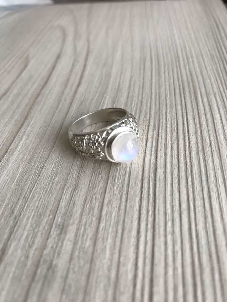 Кольцо перстень лунный камень серебро