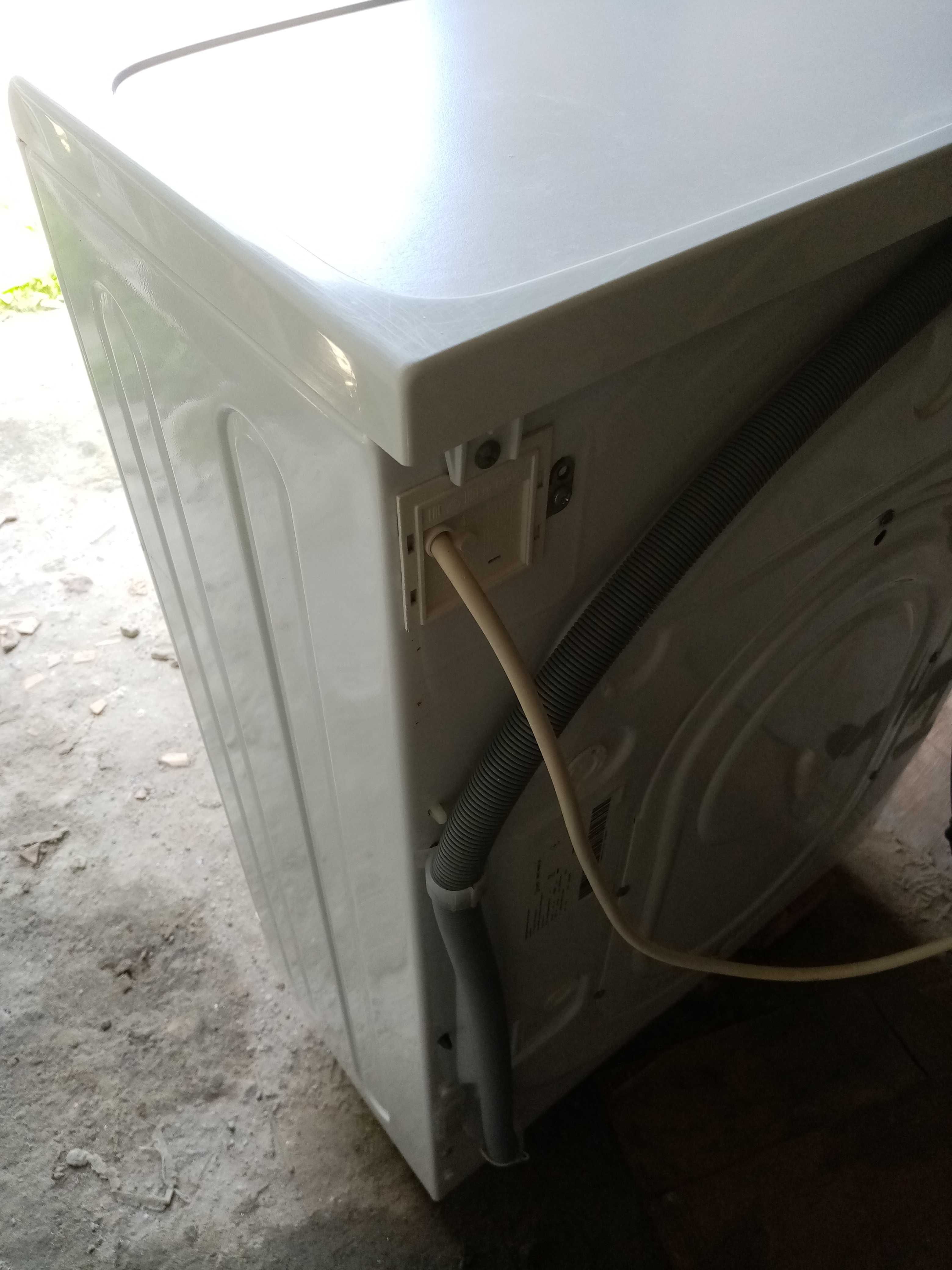 Для особой планировки, узкая, стиральная машина INDESIT IWUC 40851