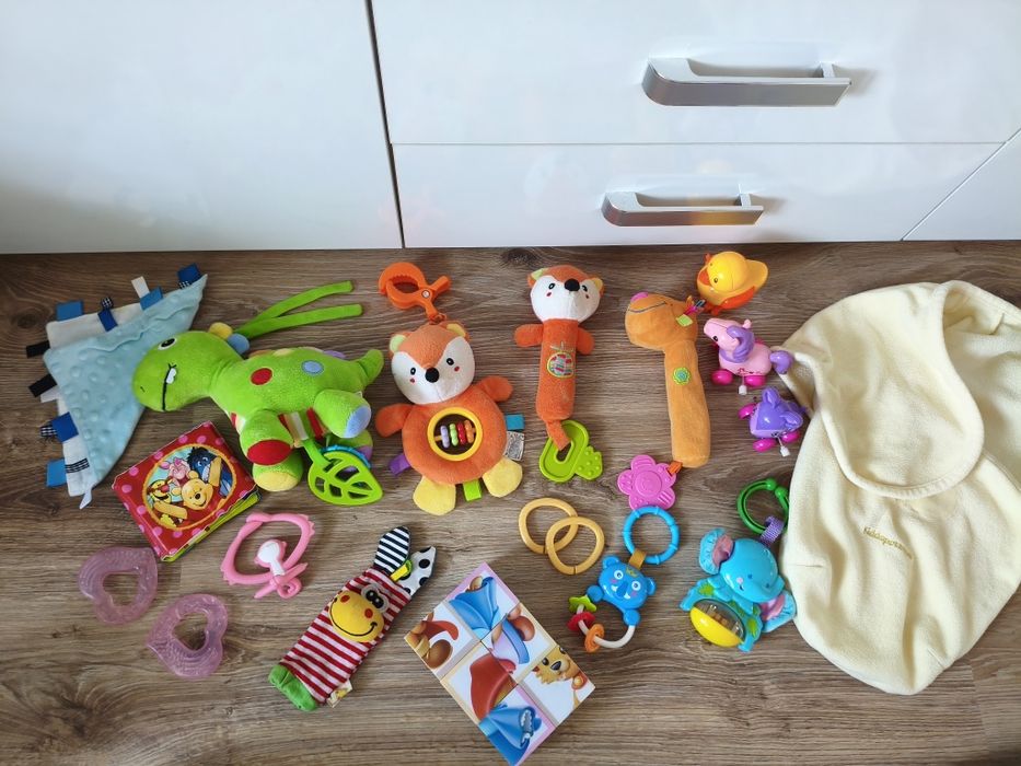 Zestaw zabawek dla niemowlaka plus wkladka mombella