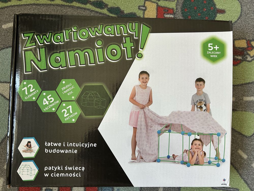 Zwariowany namiot świecący w ciemności