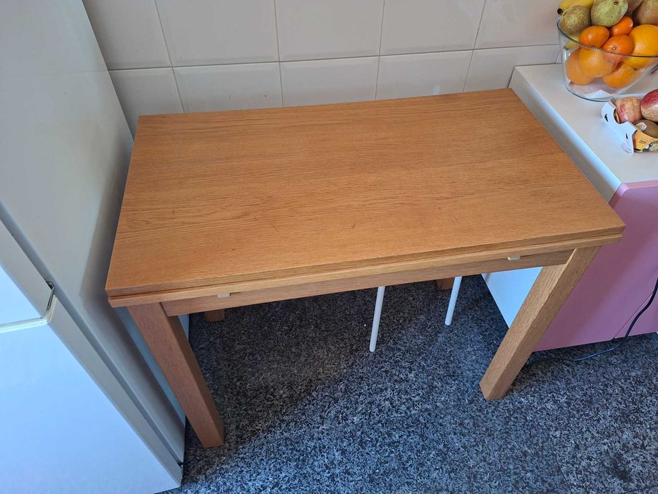 Mesa pequena extensível