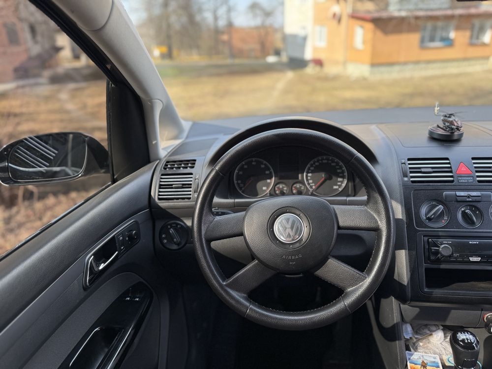 VW Touran 2005 1.6 бензин