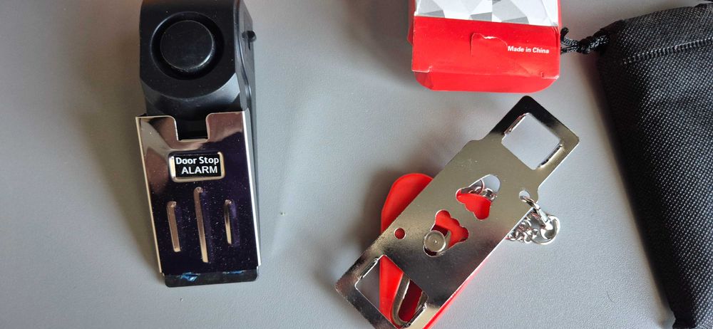 Qeeyon Stoper do drzwi alarm i przenośny zamek do drzwi klin alarmowy