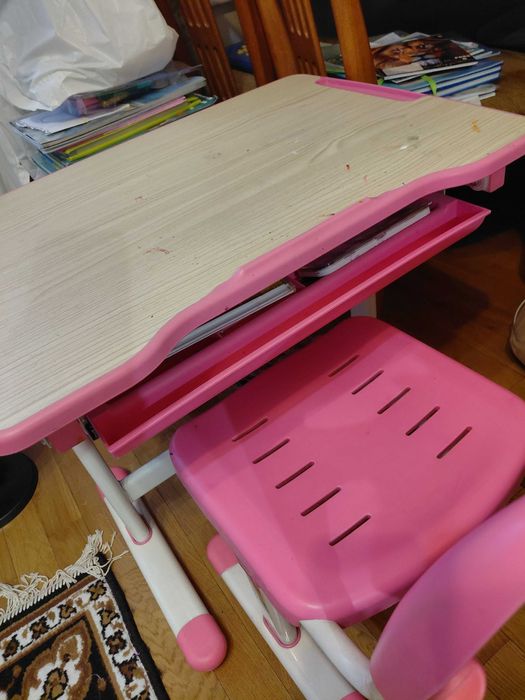 дитячий стіл-парта зі стільцем