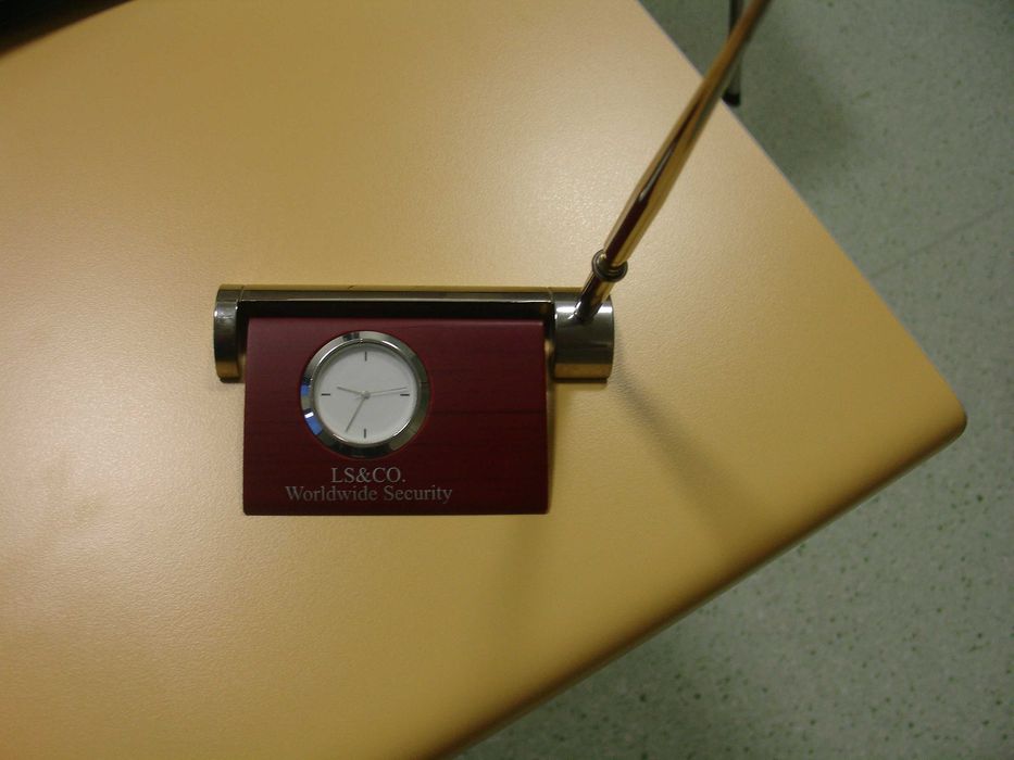 Zegarek na biurko firmy LEVIS
