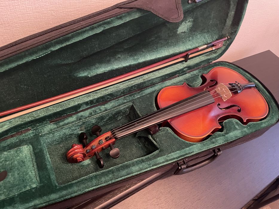 Скрипка MAXTONE TV4/4P + кейс + смичок