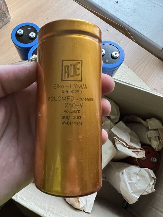 Електролітичні конденсатори ROE 2200µF 250V (Німеччина, NOS)