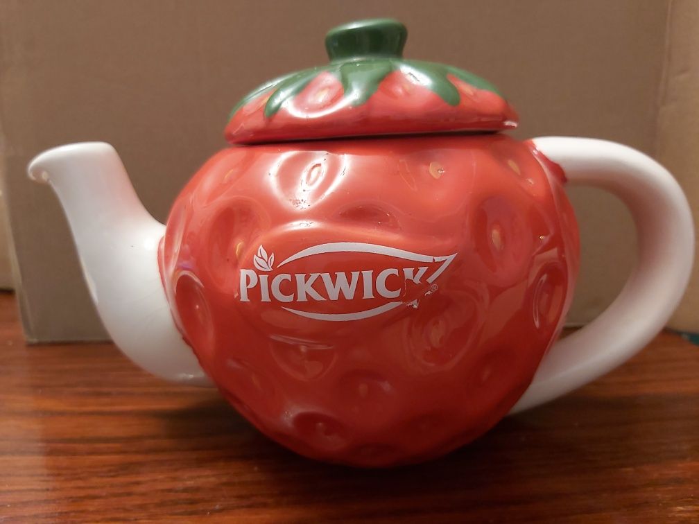 Porcelanowy czajniczek truskawka