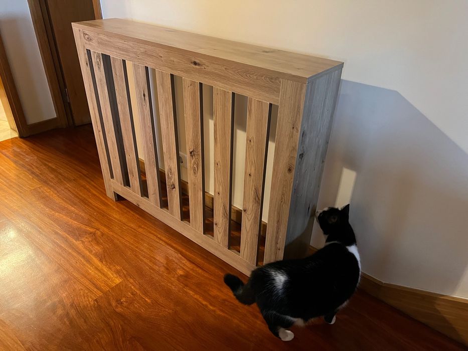 Cobertura de radiador em madeira