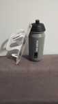 Koszyk na bidon z bidonem 500 ml