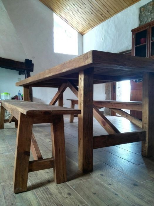 Mesa em madeira maciça rustica