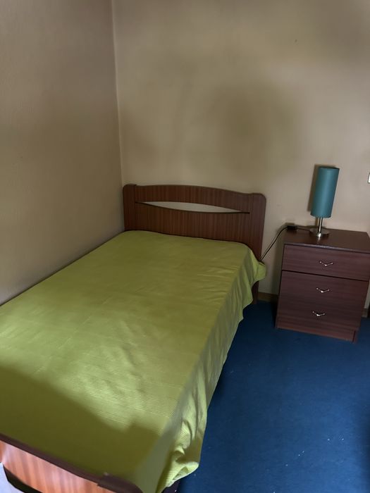 Cama corpo e meio e mesa de cabeceira