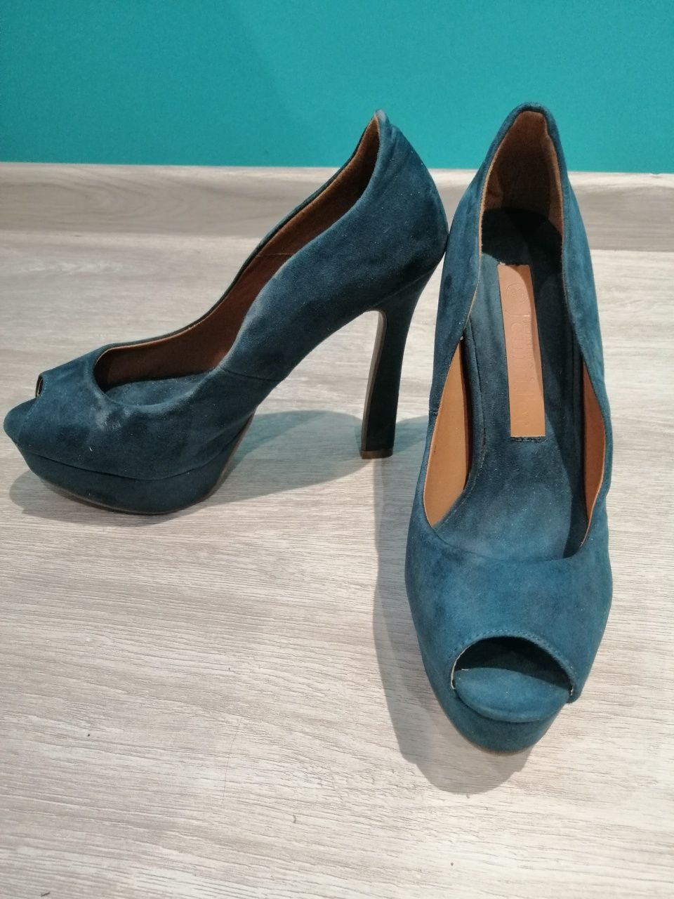 Buty na obcasie r39