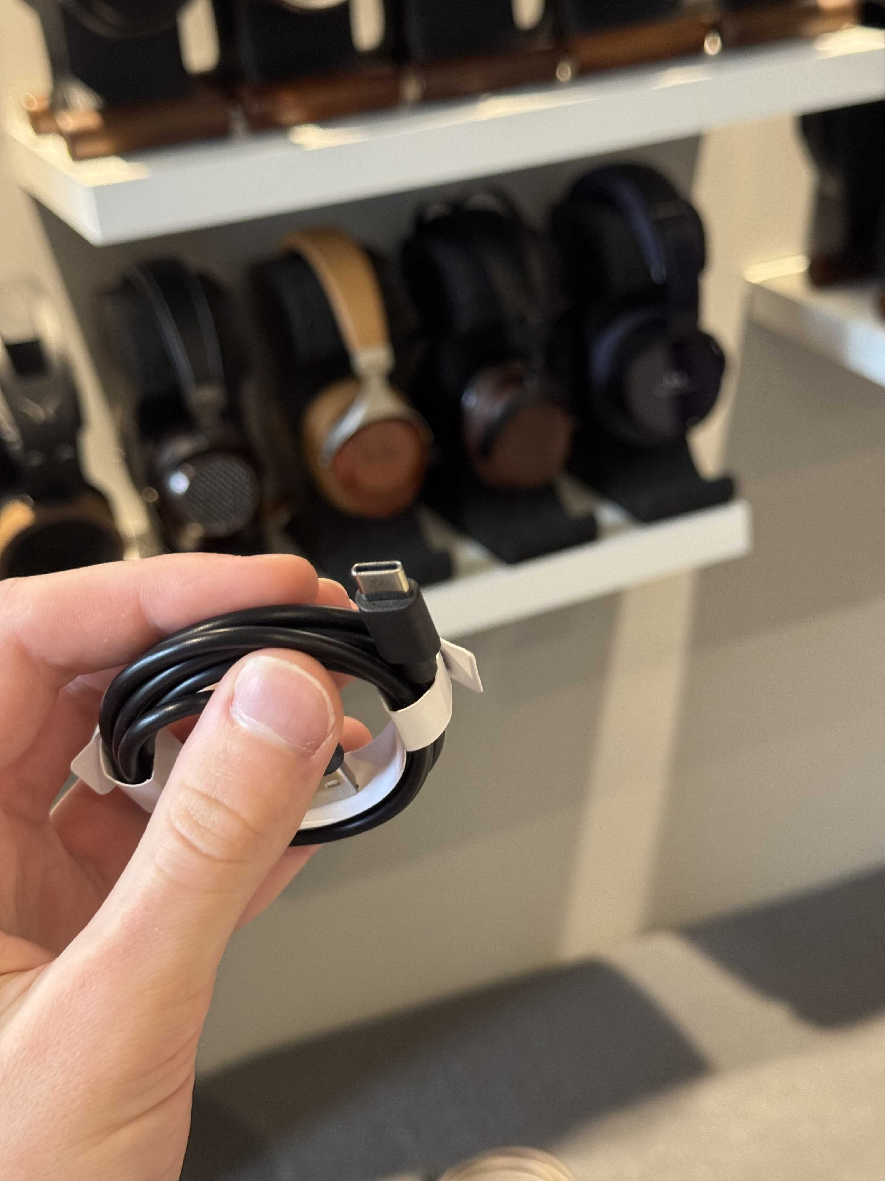 Czarny kabel USB-A do USB-C kompatybilny z Apple iPhone – trwały