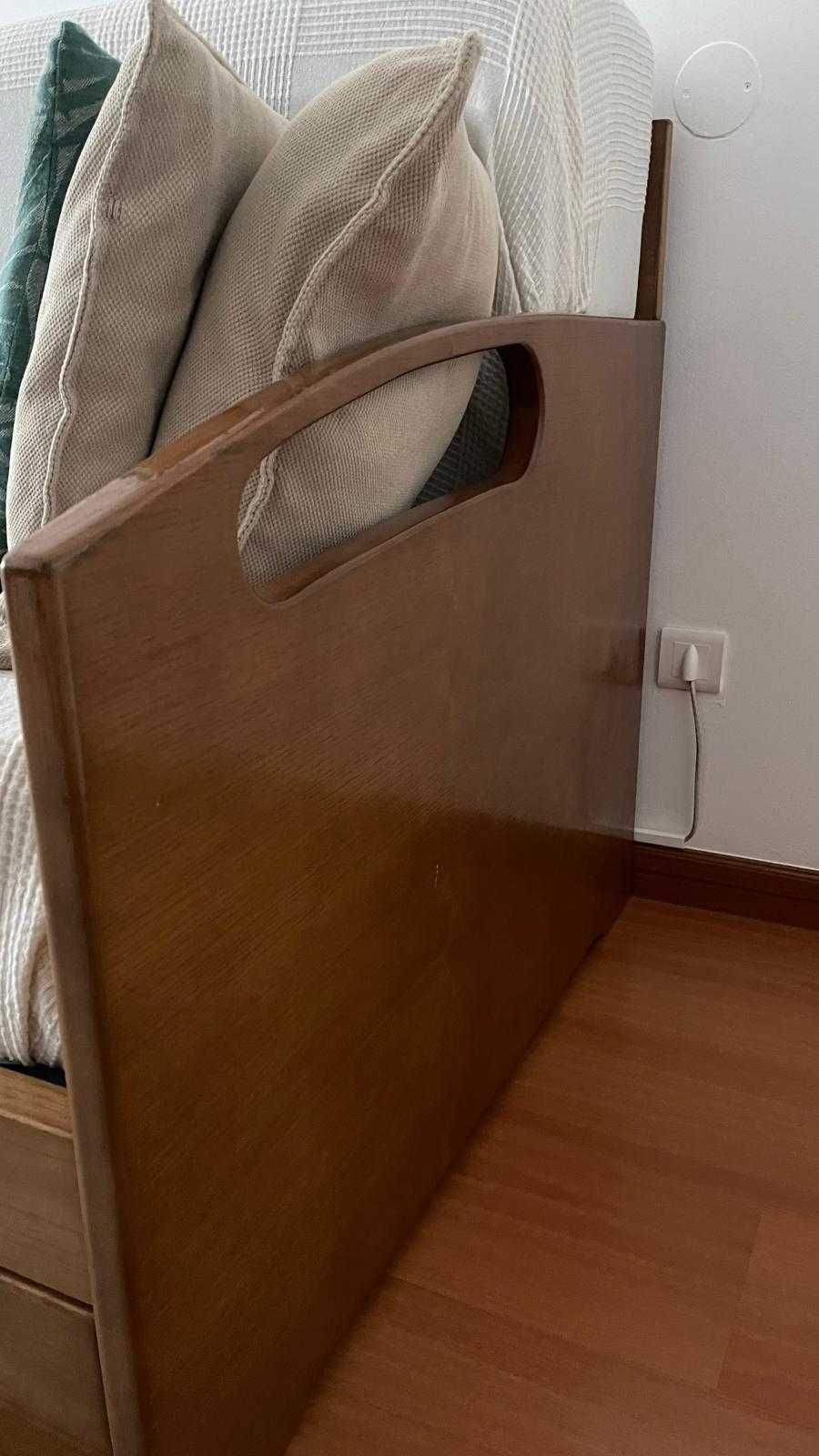 Cama solteiro com gavetas