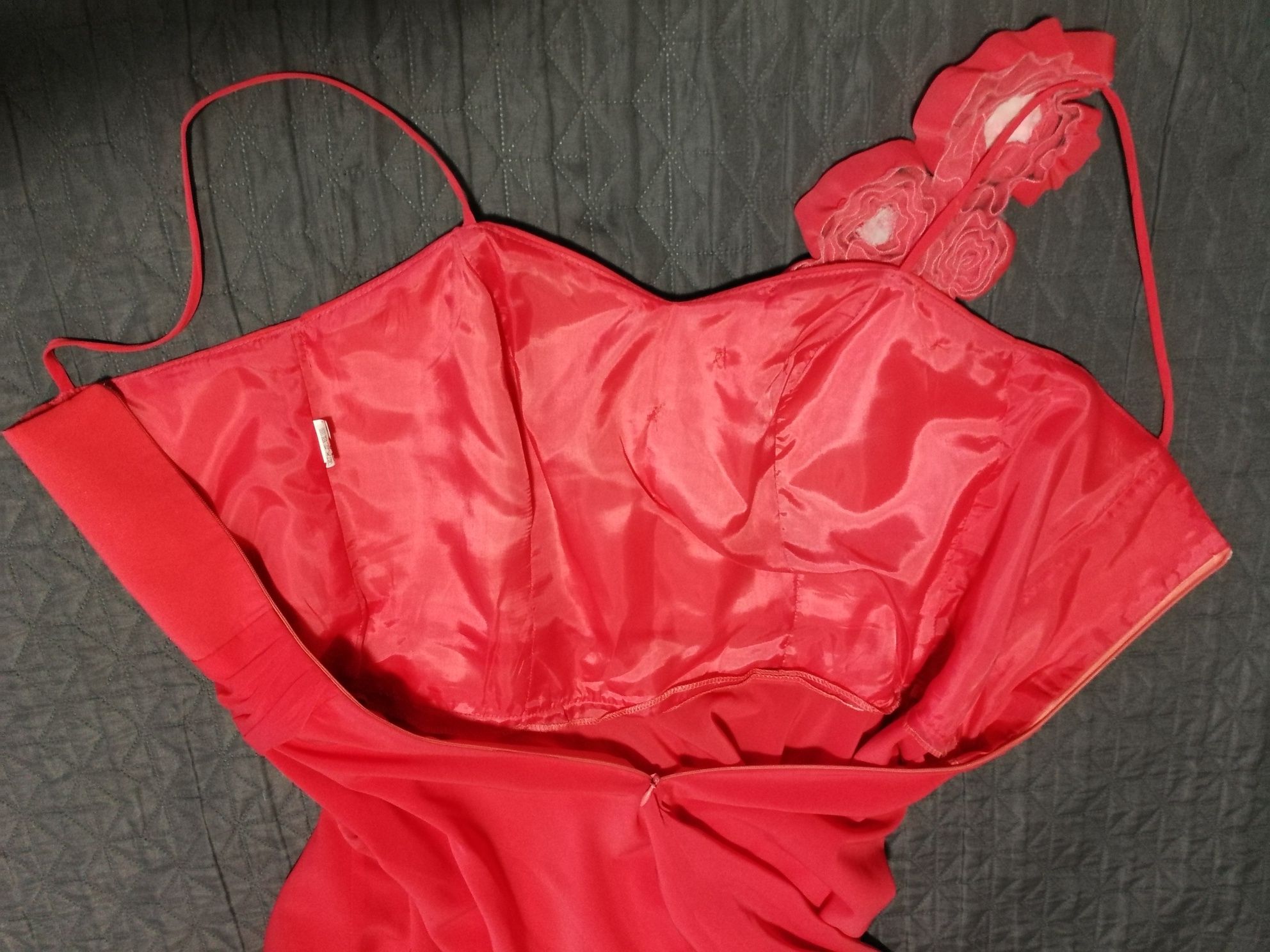 Zwiewna sukienka z dekoracyjnym ramiączkiem, Urtex Fashion House, 40
