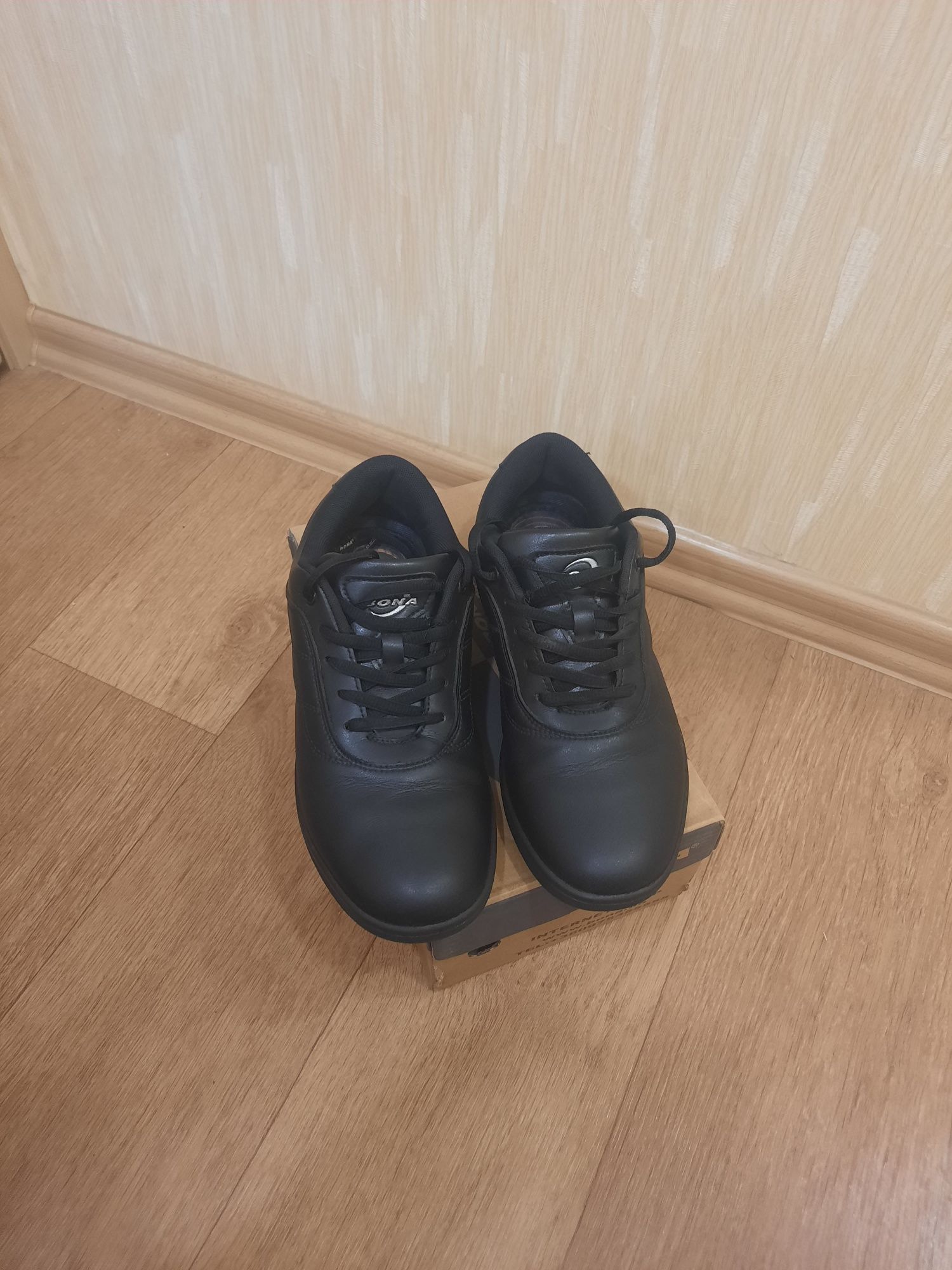 Кроссовки Bona 40 р. Кожа