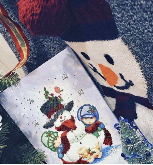 Картина «Зимові забави» вишивка на полотні декор хендмейд