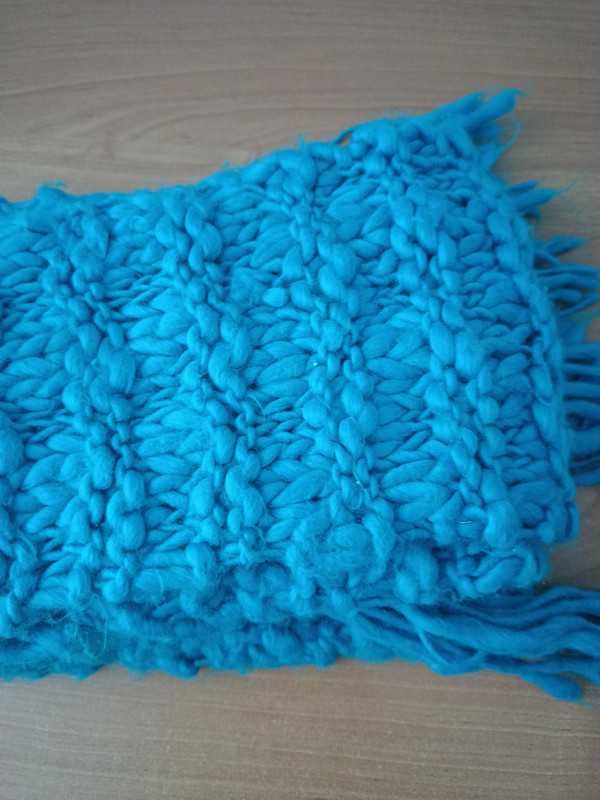 Niebieski szalik zimowy 220×14 cm