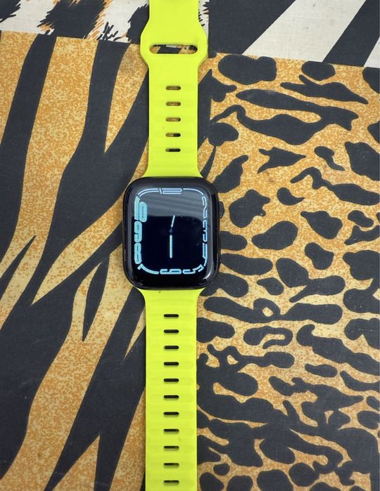 Продаеться чотири годинника Aplle Watch