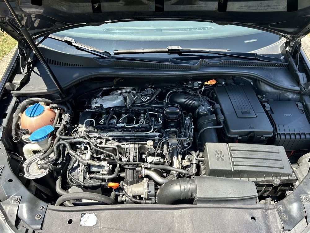 VW Golf VI 1.6 TDI 105 CV