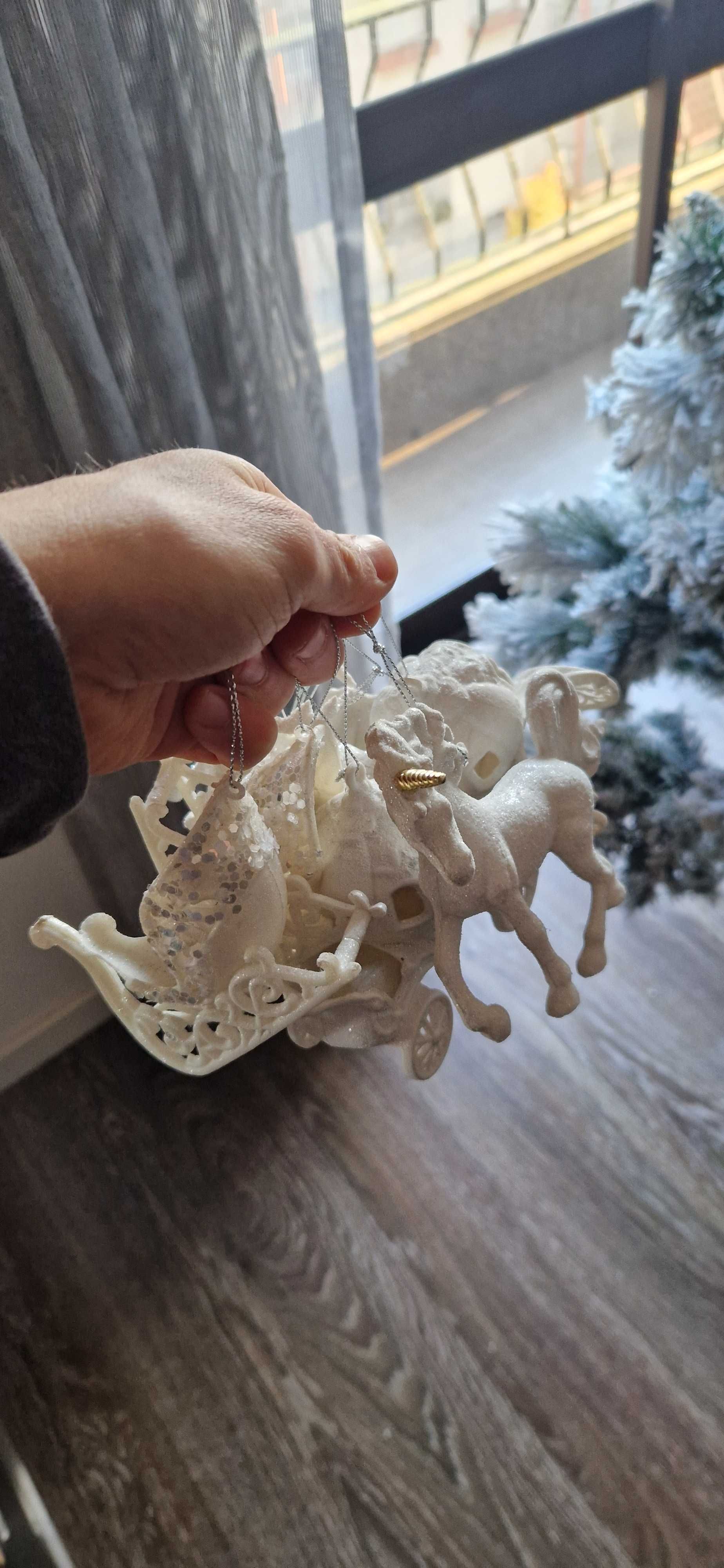 Árvore (Pinheiro) de Natal com enfeites
