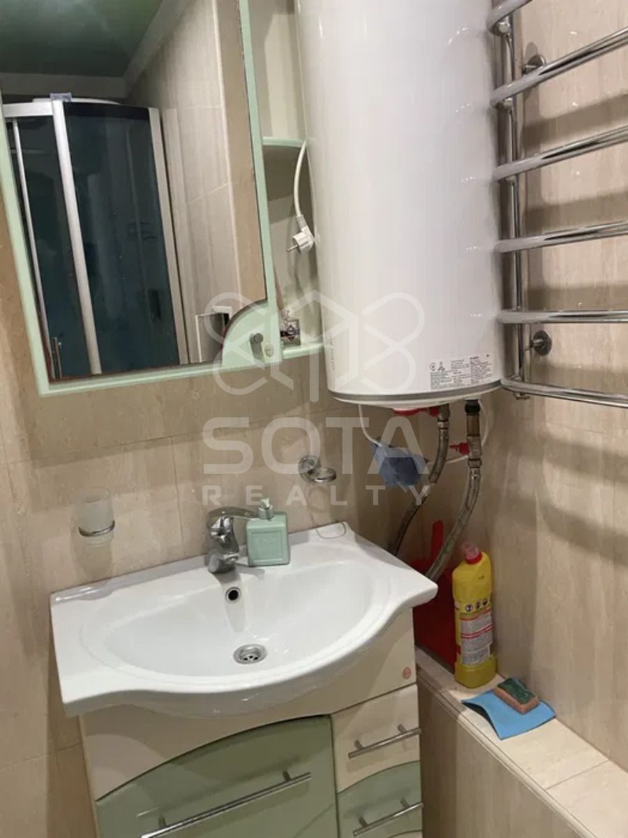 Затишна 1к квартира, вул. Кубанської України 29, метро Лісова