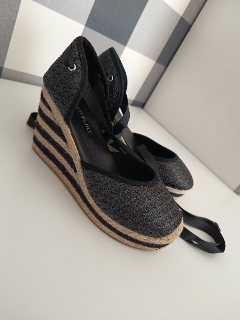 Nowe czarne wiazane buty na koturnie Bonprix, rozumiar 41!