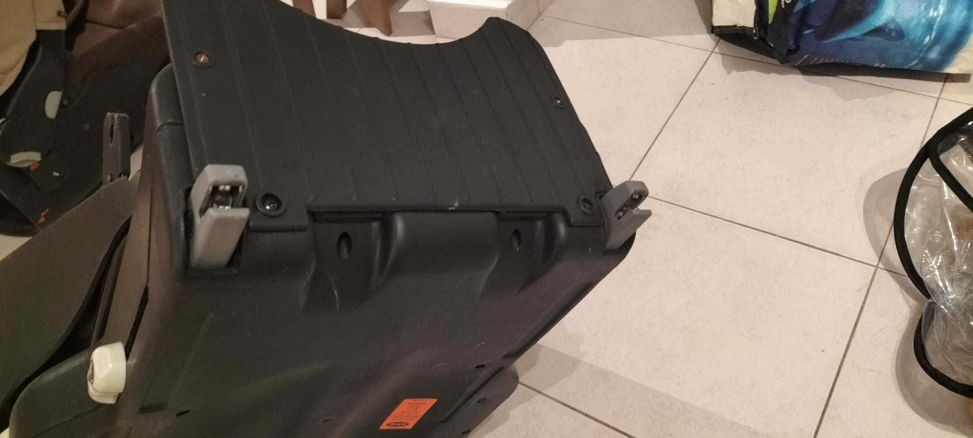 Cadeira e ovo auto com isofix em óptimo estado