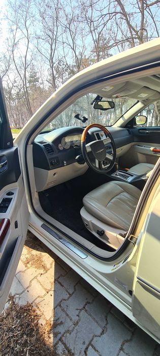 Sprzedam Chrysler 300c 5.7 HEMI POLSKI SALON NISKI PRZEBIEG 132 tyś