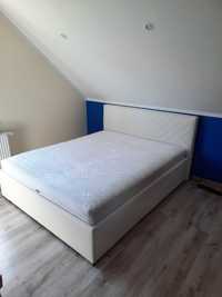 Łóżko sypialniane tapicerowane białe