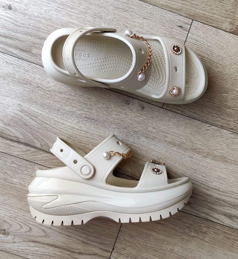 Sandały na koturnie Crocs Mega Crush rozm. 36/37