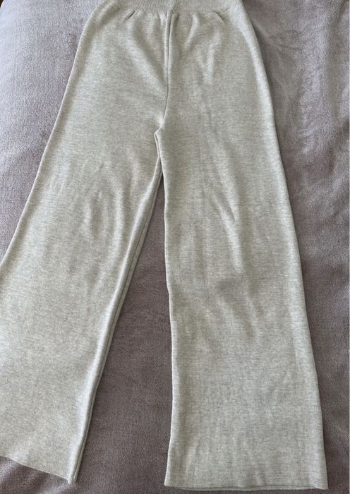 Бежеві трикотажні широкі штани палаццо кльош